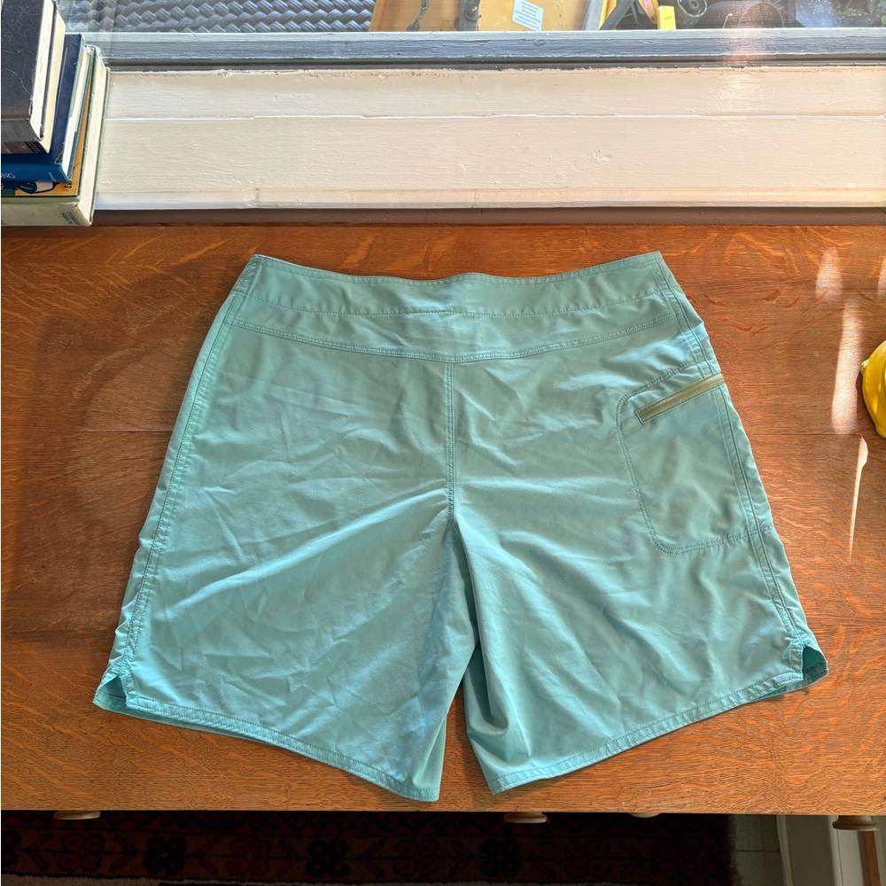 Patagonia Women’s Stretch Hydropeak Boardshorts 8”, Size 10 - Picture 2 of 5